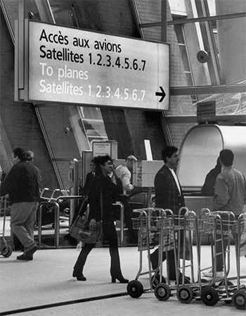 Charles-de-Gaulle signage in Roissy